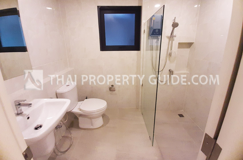 House with Shared Pool in Bangnatrad 